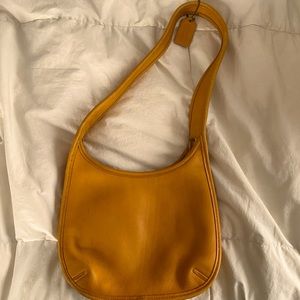 Vintage coach shoulder bag. Great condition.